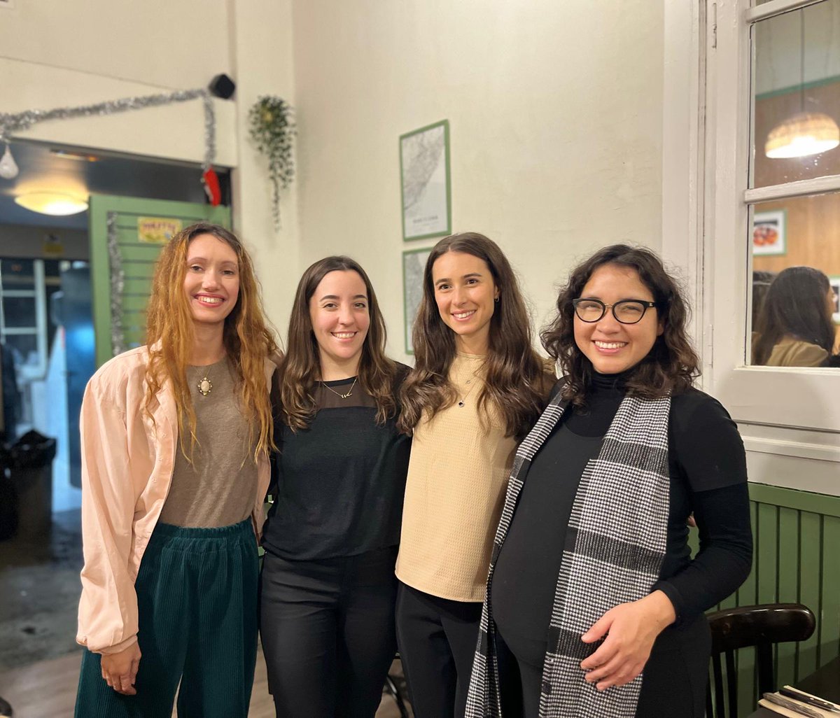 Yesterday we had our Christmas dinner!🎄🎅 Thanks to Sime for the organization and Rosa for her leadership and creating such a good team👏We bid farewell to Carola, Isabella, Sara, and Emily, who are closing a chapter at Polyphenol Research Group.🌟We wish them all the best💖.