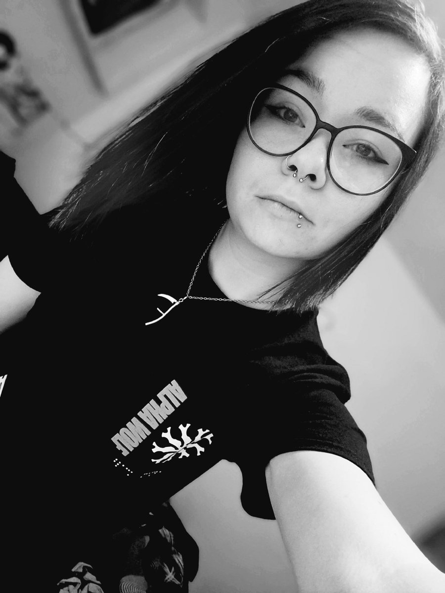 VoidSpiral_'s tweet photo. Pick a selfie from your gallery and turn it BW https://t.co/VRSrQQE0ae