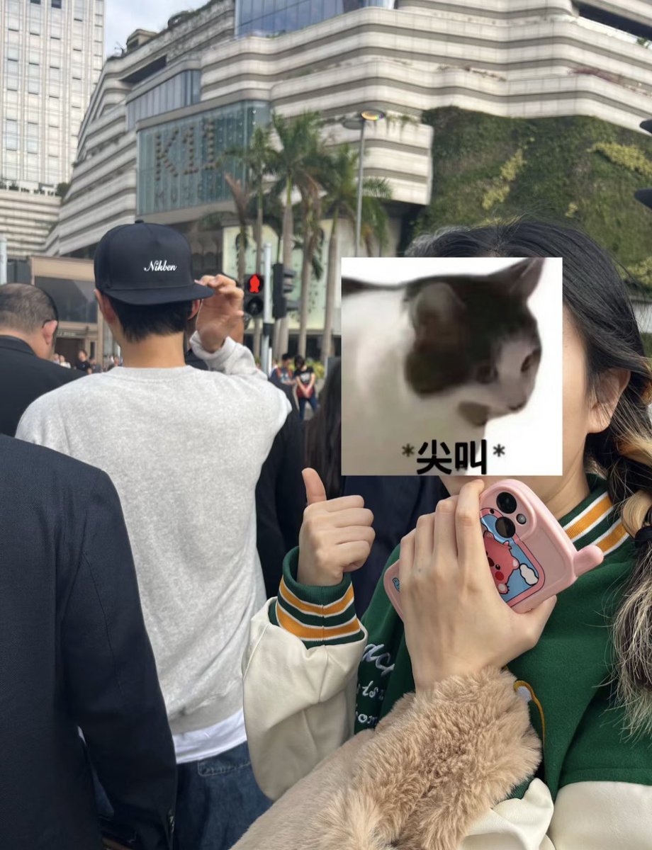 ArabJoongki's tweet image. صادفت احدهم جونقكي وهو ذاهب للعرض وكتبت :

أنا محظوظه جدًا! لقد قابلت جونغكي!!! سونغ جونغكي!!!! لم أتعرف عليه في البداية، ولكن فجأة مر رجل ونظر إلي.أنا ضحكت للحظة وقلت لنفسي، لماذا يبدو هذا مثل سونق جونقكي يتبع ….

#SongJoongKi #LVMenFall24