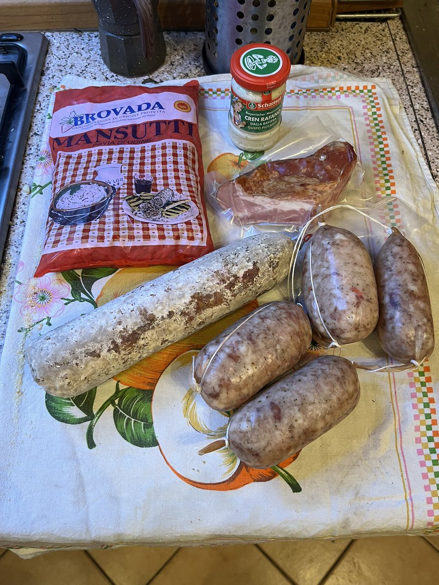 AndreaFreeulian's tweet image. Kit di sopravvivenza! #Friul Style