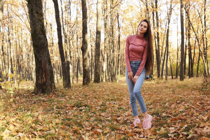 Do you like autumn? I very much. It's gonna be cold in the winter... ❄️ will you warm me up? ☀️❤️💋 https://t