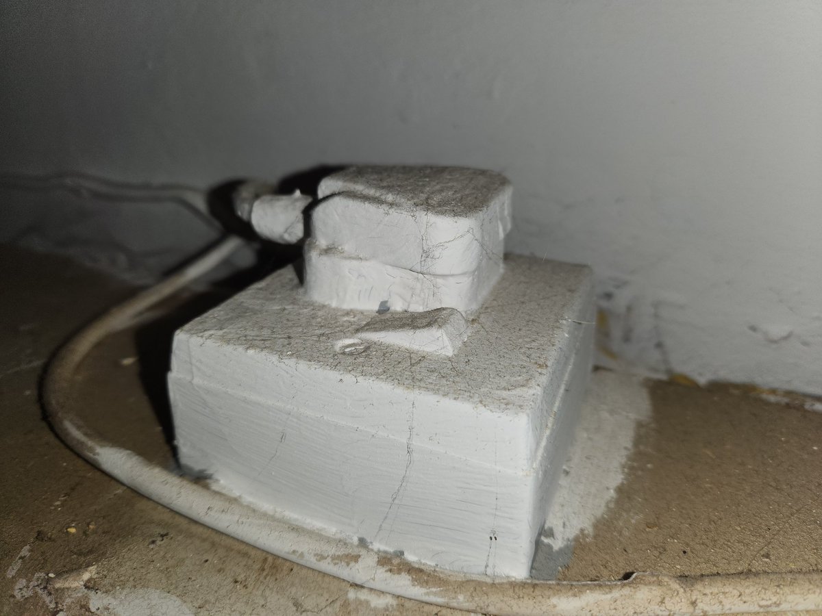 ac_electrics's tweet photo. EICR finds - Plug and switch completely painted over unable to isolate #caughtoncamera @ElecSafetyFirst https://t.co/PBitmisxA9