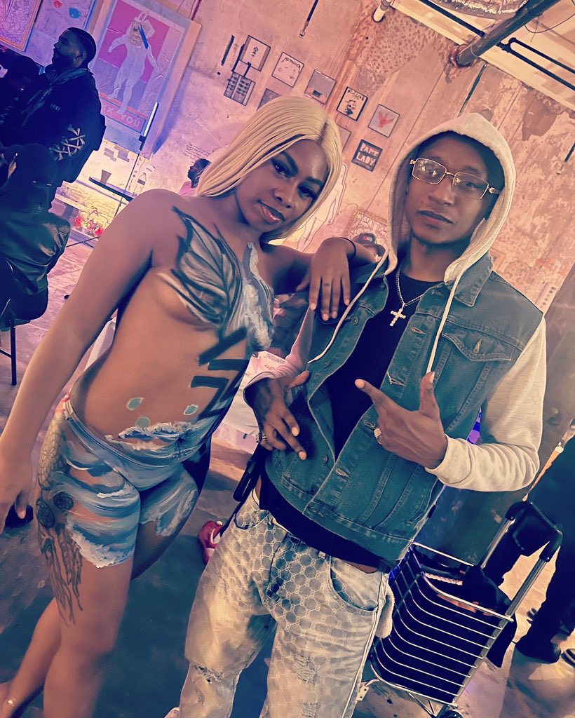 iamtherealLT_'s tweet photo. A work of art 🖌️ 🎨. The beautiful @ms.naeee. Check her out. 💯#modelz #vibes #art #fashion #canvascouture #atlanta #exclusivemodelzmagazine #theundergroundatl #contentcreators #hiphopculture 🥶🥶🥶🥶 https://t.co/K9xE63KV3Q