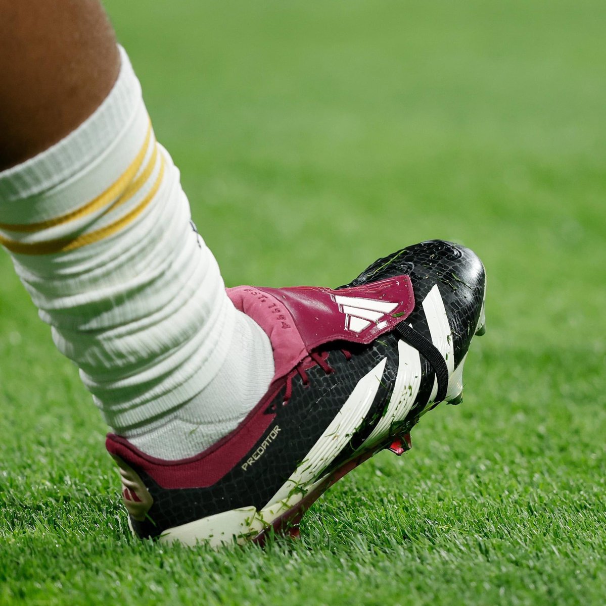 PurelyFootball's tweet photo. 👟 Jude Bellingham wearing the soon to be released and brand new Adidas Predators last night... 

The tongue strap is back 😮‍💨 https://t.co/TTK6ylB90Q