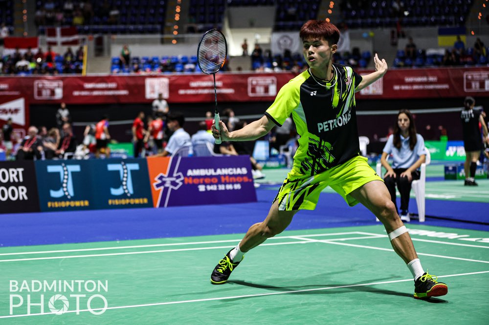 RESULTS: #SyedModiIndiaInternational2023 R16 #INA🇮🇩 Alwi Farhan def. #MAS🇲🇾 Justin Hoh 21-11 23-21 📷 @badmintonphoto #DemiMalaysia #BadmintonMalaysia