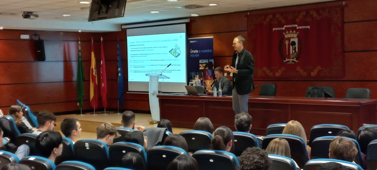 ENAIRE's tweet photo. 🛰️ Daniel García-Monteavaro, jefe del dpto. Desarrollo de Negocio de #Drones, y Rafael Pecos, jefe del dpto. Coordinación Operativa, han impartido una sesión sobre el estado actual y futuro de la operativa de drones a alumnos del Grado en Gestión Aeronáutica de la @UAM_Madrid. https://t.co/RxPxVCY0kA