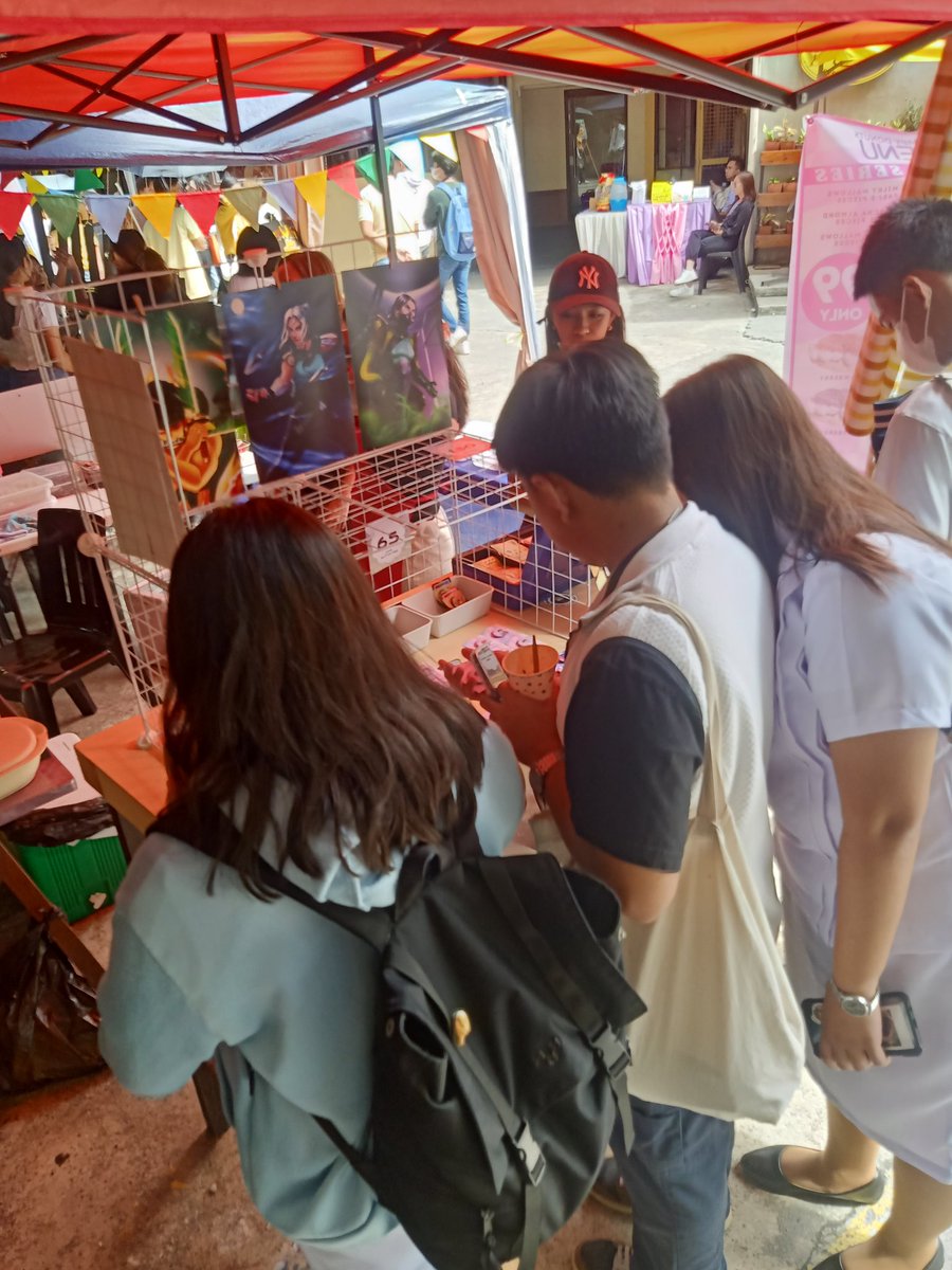 strawberreoph's tweet photo. our 3 days booth was a success! thank you so much to everyone who availed our pins, stickers and art prints! for those who wish to avail pins for pre-order, i'll be dropping the form by next week 🥰 https://t.co/KzECC459Ut