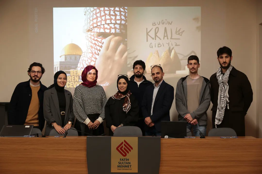 fsmayasofya's tweet photo. 📍Konferans

Üniversitemizin Grafik Tasarım Bölümünün düzenlediği "Tasarımın Gücü: Filistin Direnişi" konferansı Molla Hüsrev salonunda gerçekleşti.. 

Konuşmacılarımıza verdikleri bilgiler ve tasarımları için teşekkürler.. 

@fsmvu https://t.co/vy5qDckpJu