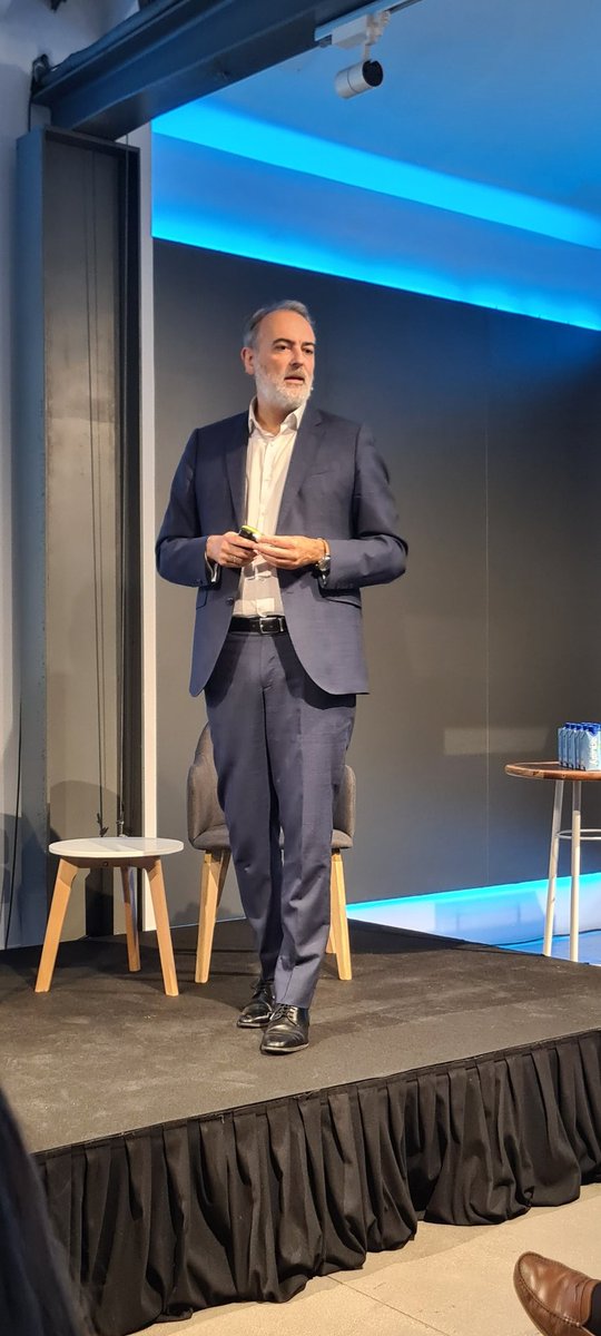 AsocDigitales's tweet photo. "El 5G es una gran oportunidad real para transformar el mercado
Es la salsa secreta para combinar muchas tecnologías. Es un habilitador de todos los cambios"
Jesús Martín (@NTTDataSpain) en #DigitalES5G https://t.co/ABfK76b5Qe