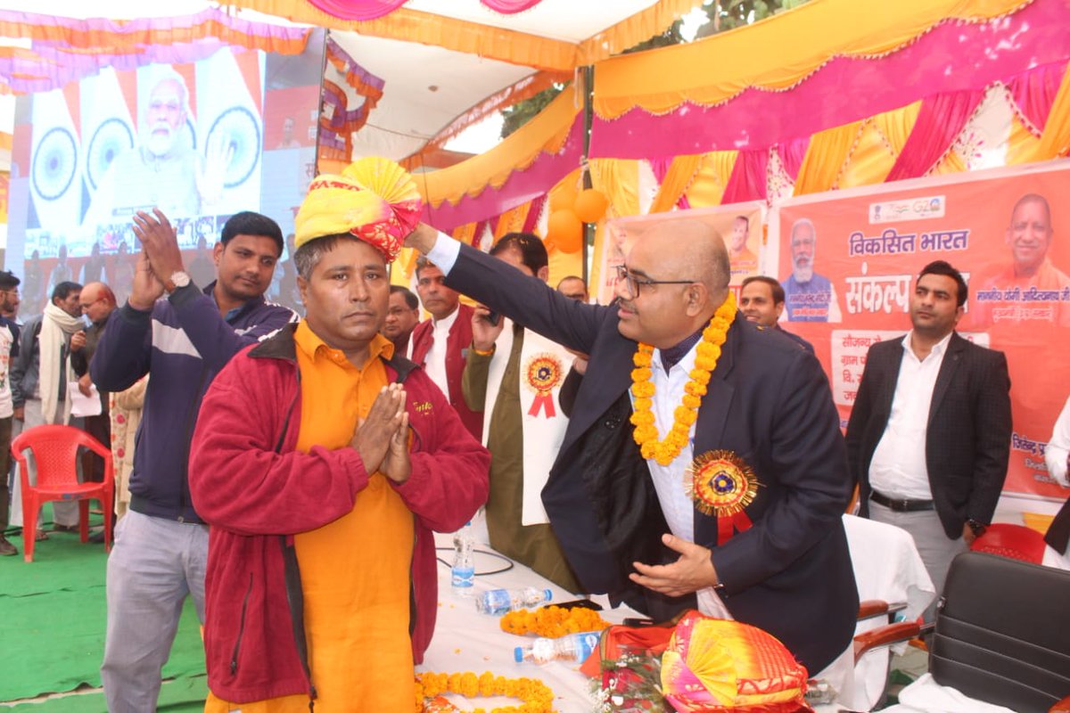 विकसित भारत संकल्प यात्रा  के अंतर्गत आज गांव जोहड़ी में  माo प्रधानमंत्री जी के कार्यक्रम का सजीव प्रसारण देखा गया और पात्र लाभार्थियों को लाभान्वित किया।
#ViksitBharatSankalpYatra 
#HamaraSankalpViksitBharat