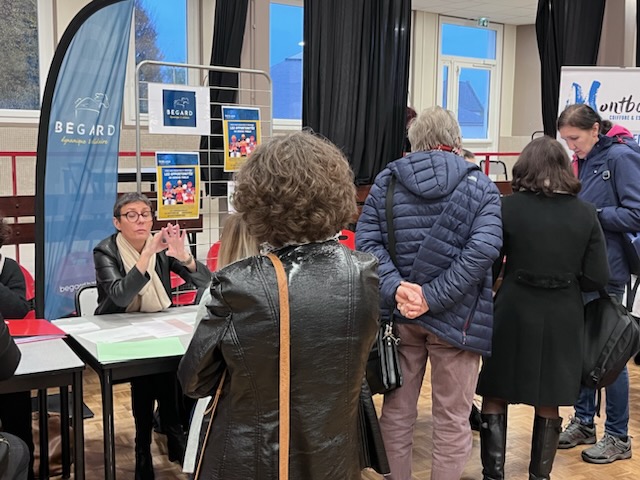 Sigrid_Houot's tweet photo. En direct de #Begard pour une matinée #recrutement #emploi #formation organisée par  @Pole_Emploi_BZH
#guingamp 
👌Bravo à @SaunierNathali2 et @RouxSolenne !
Des #entreprises au plus près du public
#AvecPoleEmploi
@LaurentHamon22 https://t.co/qm17j7qC2y