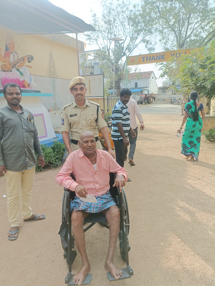 7thBnTSSP's tweet photo. 7th  Bn police personnel performing TSLA-2023 Election duties at Nizamabad and Kamareddy Dist. #TelanganaElection2023 #Tspolice #TSSP
@tsspbnshq https://t.co/GY3EqNocSg