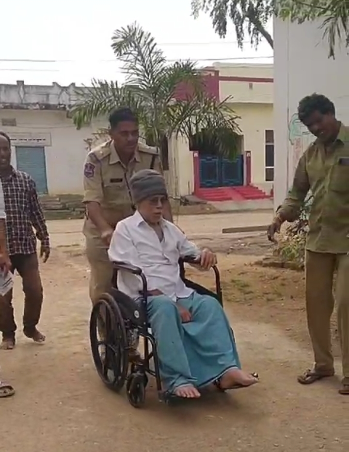 7thBnTSSP's tweet photo. 7th  Bn police personnel performing TSLA-2023 Election duties at Nizamabad and Kamareddy Dist. #TelanganaElection2023 #Tspolice #TSSP
@tsspbnshq https://t.co/GY3EqNocSg