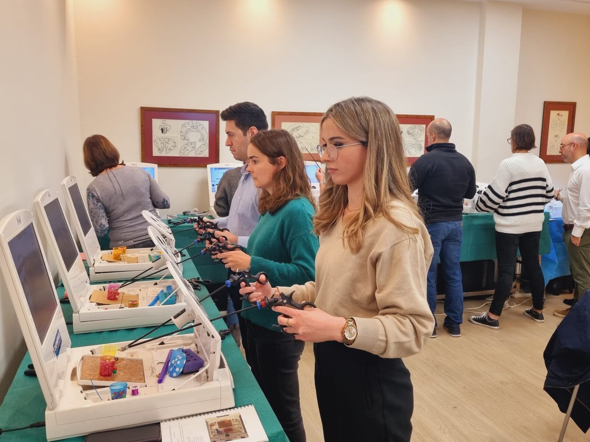 cirugiasteiner's tweet photo. Curso Avanzado en Cirugía Endoscópica Transoral (TOUSS). Gracias a la organización por la invitación a participar. Los avances en mínima invasion en ORL son magníficos y han llegado para quedarse. Dos días de enseñanza y también aprendizaje. 
#docencia #minimainvasion #ORL #TOUSS https://t.co/rTxgCYph0Y