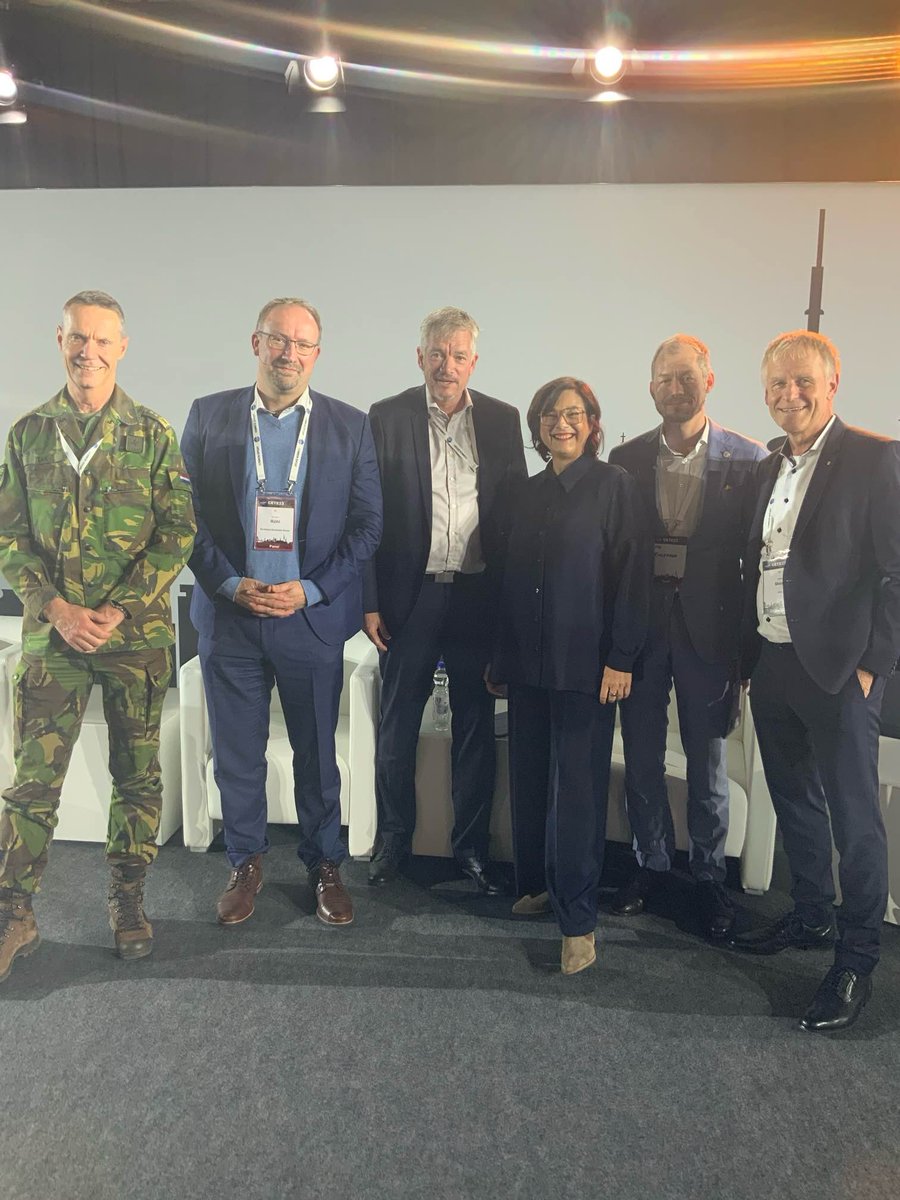 Tim Stuchtey (@tstuchtey) on Twitter photo <a href="/_CommonEffort/">Common Effort Community</a> we discussed supply chain & energy security with @SylviaBorcherding (<a href="/50Hertz/">Door Mouse</a>), André Röhl (<a href="/NBSHochschule/">Northern Business School Hamburg</a>) and <a href="/JohannesRieckm2/">Johannes Rieckmann</a> (<a href="/BIGS_Potsdam/">BIGS Potsdam</a>). Civil-Military coop can be a tool of last resort. Thanks to GermanNetherlandsCorps, HamburgPortAuthority, <a href="/FNFreiheit/">Friedrich-Naumann-Stiftung für die Freiheit</a> <a href="/_CommonEffort/">Common Effort Community</a> we discussed supply chain & energy security with @SylviaBorcherding (<a href="/50Hertz/">Door Mouse</a>), André Röhl (<a href="/NBSHochschule/">Northern Business School Hamburg</a>) and <a href="/JohannesRieckm2/">Johannes Rieckmann</a> (<a href="/BIGS_Potsdam/">BIGS Potsdam</a>). Civil-Military coop can be a tool of last resort. Thanks to GermanNetherlandsCorps, HamburgPortAuthority, <a href="/FNFreiheit/">Friedrich-Naumann-Stiftung für die Freiheit</a>