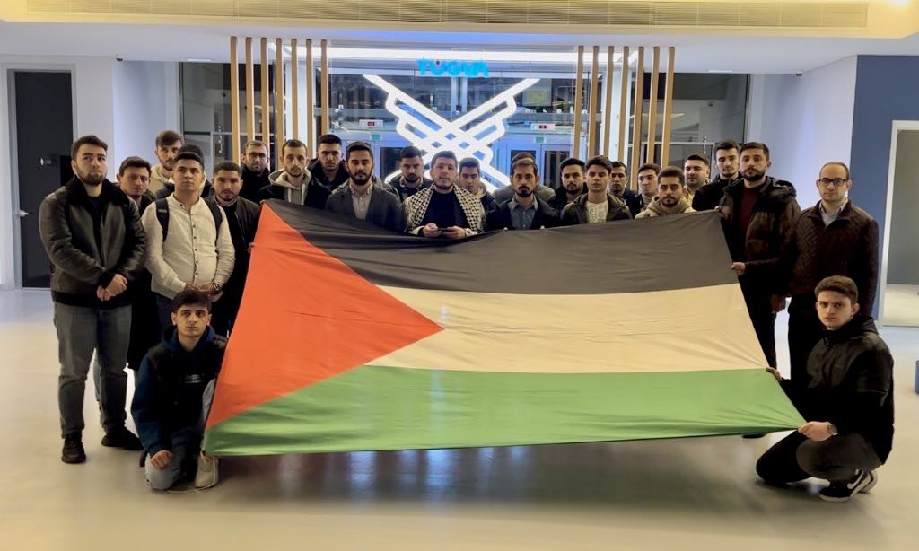 ibrahim_besinci's tweet photo. Vakur duruşu, cesur bakışı, hakikati haykırışıyla işte bizim lise gençliği!💪🏻
Her daim mazlum ve cesur Filistin halkının yanında!🇵🇸🇹🇷
#BeVoiceToGaza
#GazzeyeSesOl https://t.co/Vkyzk1xcrs