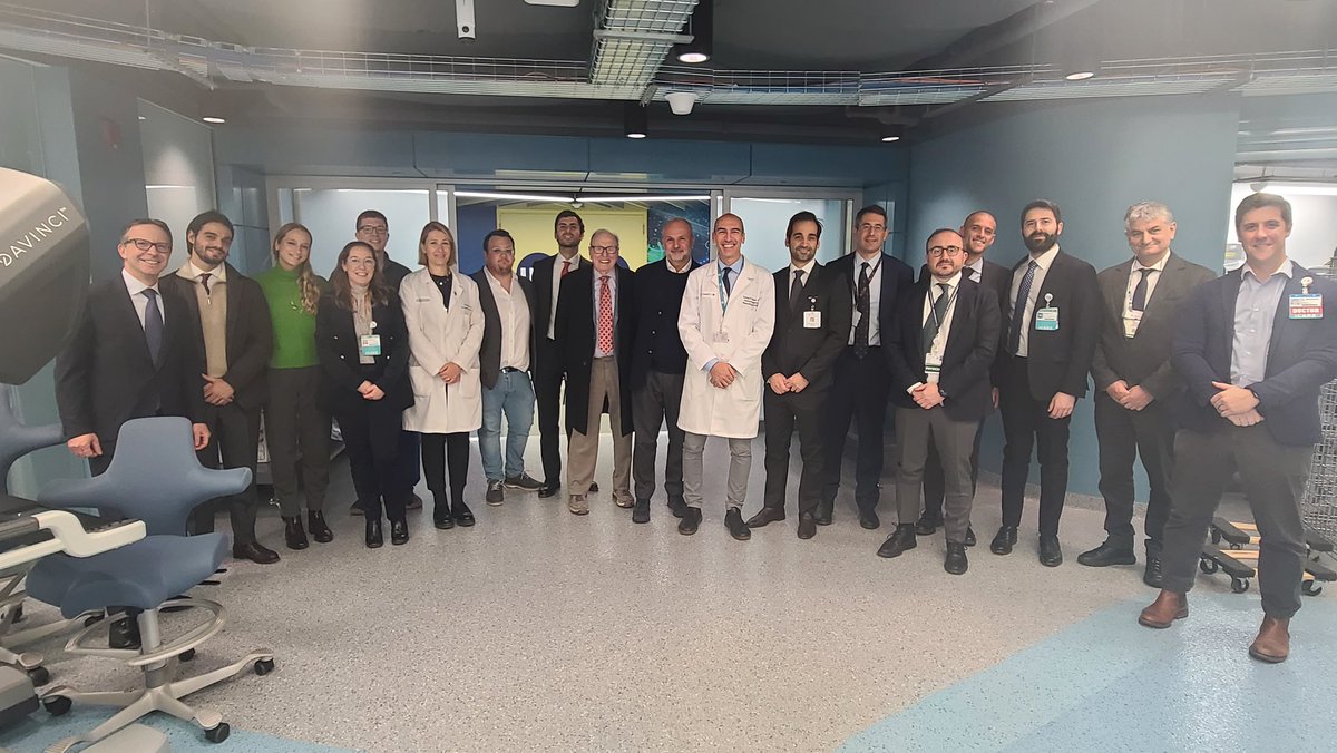 Yesterday I had the honor of hosting the @MinisteroSalute of the Italian 🇮🇹 government @OrazioSchillaci visiting @UIHealth and the Italian MDs community in Chicago. Tour of #scb and #sitl. Nice discussion about 🇮🇹 and 🇺🇸 collaborations. @UICUrol