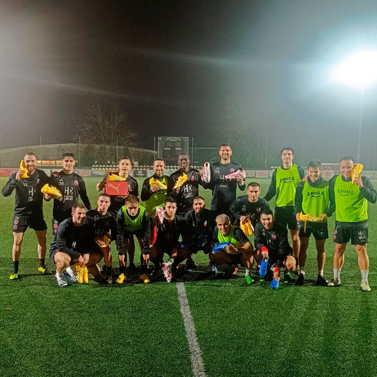 CD_Estradense's tweet photo. 👟 Un ano máis de agradecemento a @afefutbol 🙌 #BotasAFE
Un ano máis queremos expresar o noso agradecemento a AFE pola xenerosidade de entregar unhas increíbles botas Puma aos nosos xogadores que están afiliados a este organismo.🤝⚽ https://t.co/WSXtJK6Lo8