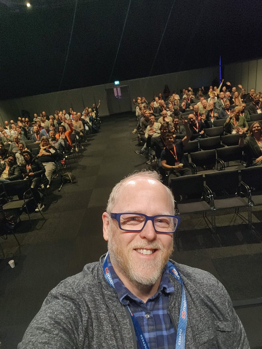 Fantastic audience for my session on AI today at #ESPC23 guess there's a little interest