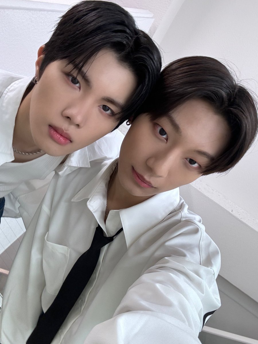 [📷]
 
[2023 BLITZERS LIVE IN JAPAN 'CONNECT']

블리 만나서 기분 좋은!
맏막내😻

#블리처스 #BLITZERS #ブリチャーズ #ブリと一緒に