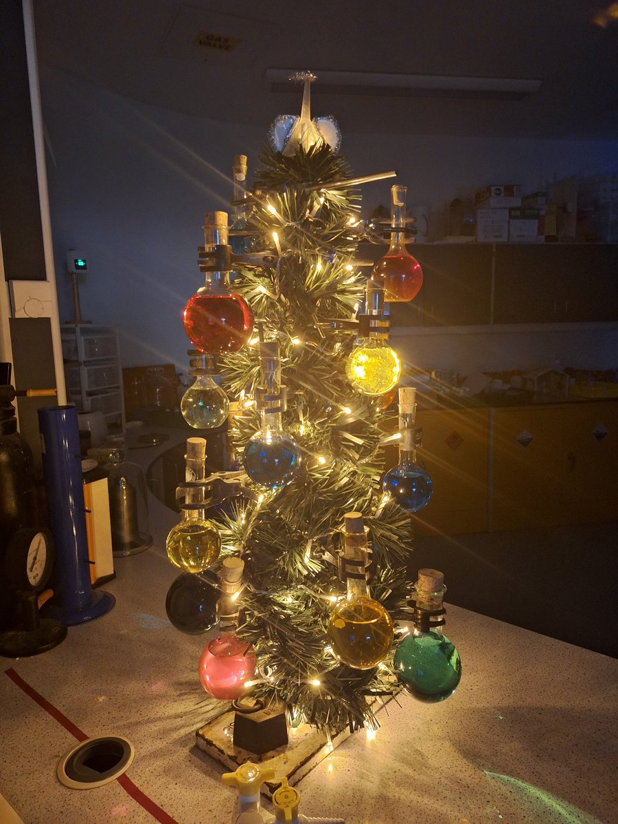 It's officially Christmas in the prep room! 🎄🎅