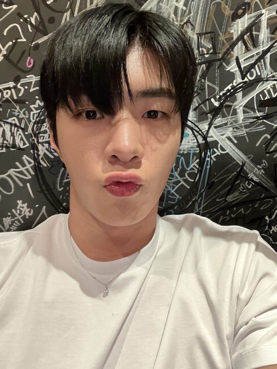 ONF_members's tweet photo. [#와이엇 #WYATT] ありがとう、今日も🤍
#ONF #THIS_IS_WYATT https://t.co/943ANrimba