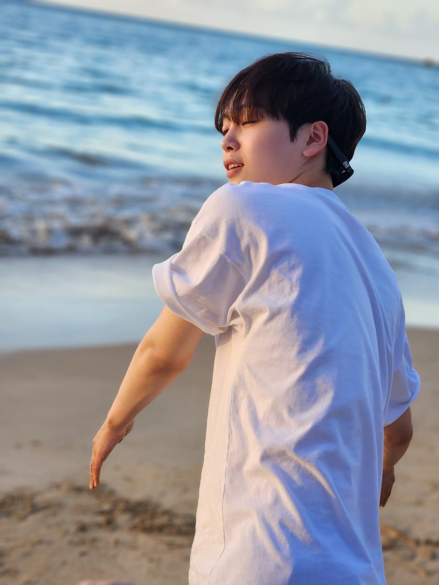 형준이형이 세상에서 제일 동그래~ 
동그란 얼굴로 항상 환하게 웃어줘서 고마워 😘 
#태영 #형준
#HAPPYHYEONGJUNDAY
#형준이의_동글한_탄생일