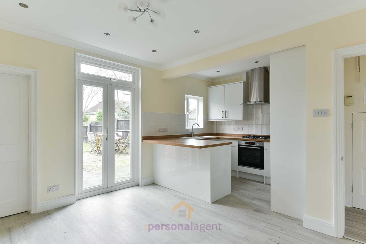 PersonalAgentUK's tweet photo. Our *LETTING OF THE WEEK*

Salisbury Road, Banstead £2,500pcm

This well presented and excellently positioned semi-detached family home warrants immediate inspection to be fully appreciated.

💻Visit this link to see more: https://t.co/YlzaRS8wwm

#banstead #bansteadlettings https://t.co/IXKEmswMxf