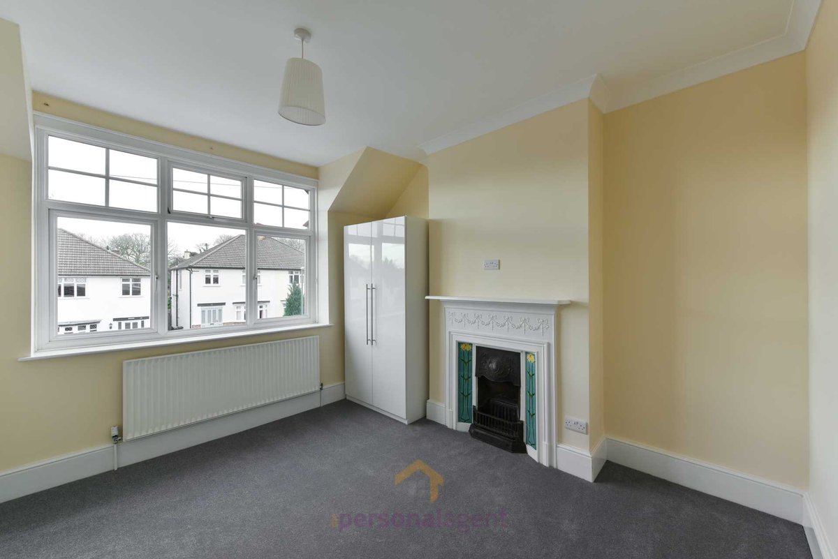 Our *LETTING OF THE WEEK*

Salisbury Road, Banstead £2,500pcm

This well presented and excellently positioned semi-detached family home warrants immediate inspection to be fully appreciated.

💻Visit this link to see more: thepersonalagent.co.uk/property/salis…

#banstead #bansteadlettings