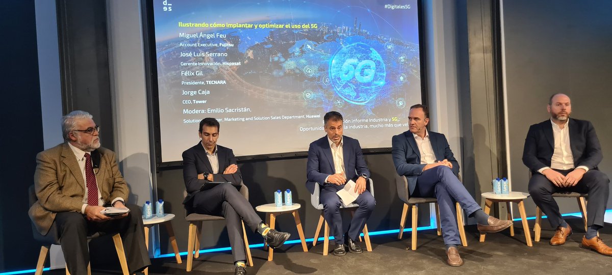 AsocDigitales's tweet photo. "Los casos de uso de 5G se traducen en mejoras. La cuantificación de esas mejoras dependerá de cómo se establezcan en la hoja de ruta de las empresas"
Emilio Sacristán (@Huawei) modera la segunda mesa de debate de la jornada #DigitalES5G https://t.co/O1CYu8tOfO