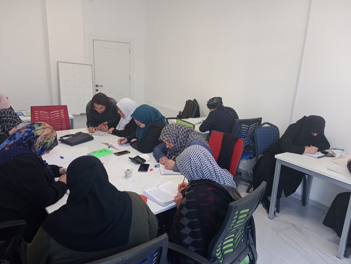 📌 Urartu Gençlik Merkezi 

Gençlik Merkezimizde Türkçe Okuma Yazma Eğitimlerimiz Devam Ediyor. Okuma Yazma Bilmeyen Kalmasın 😊

#GSBGM