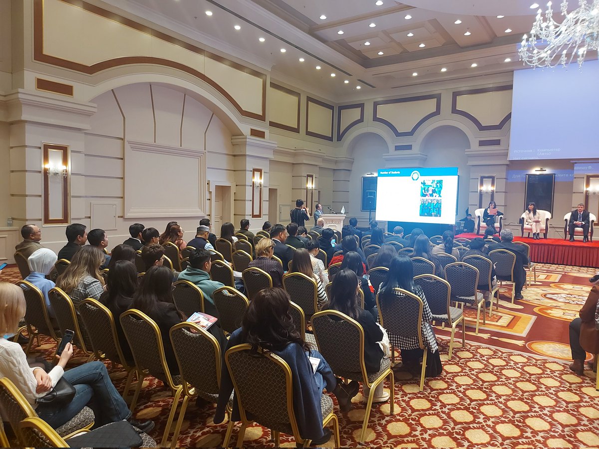 Gazi_Universite's tweet photo. 🔵  Rektör Yardımcımız Prof. Dr. Yücel Gelişli, Astana'da yükseköğretim fuarında Kazakistanlı öğrencilere Üniversitemizi anlattı.

#GaziÜniversitesi https://t.co/pJMYp38f7Y