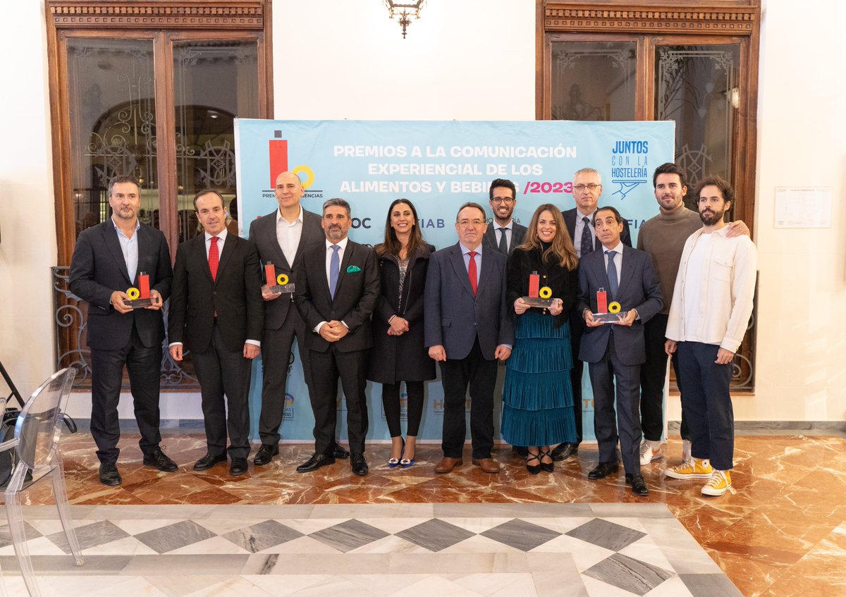 🔵 Juntos con la Hostelería (entidad compuesta por @CEHEhosteleria, #FIAB y @AECOC_ES ) ha celebrado la II edición de los #PremiosExperiencias. 🔹 Las empresas premiadas han sido @MahouSanMiguel, @BimboEsp, @barbadillo, @KFC_ES y @CocaCola_es 📰lnkd.in/ddkX3auB