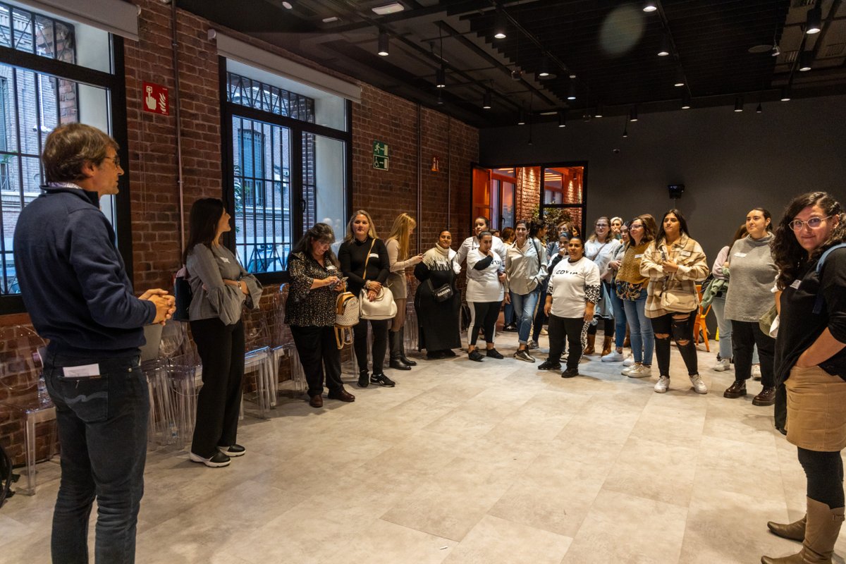 fundacionorange's tweet photo. @ImpactHubMAD @workforsocial @ftomillo @aempleomadrid 🙌 Terminamos el mes, con un encuentro #EDYTA, donde reunimos a más de 60 mujeres, entre alumnas y docentes, que pertenecen al programa en un mismo espacio para compartir sus experiencias y ver la evolución del programa en estos años. https://t.co/LH0Qre9MqS