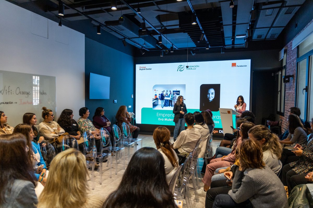 fundacionorange's tweet photo. @ImpactHubMAD @workforsocial @ftomillo @aempleomadrid 🙌 Terminamos el mes, con un encuentro #EDYTA, donde reunimos a más de 60 mujeres, entre alumnas y docentes, que pertenecen al programa en un mismo espacio para compartir sus experiencias y ver la evolución del programa en estos años. https://t.co/LH0Qre9MqS
