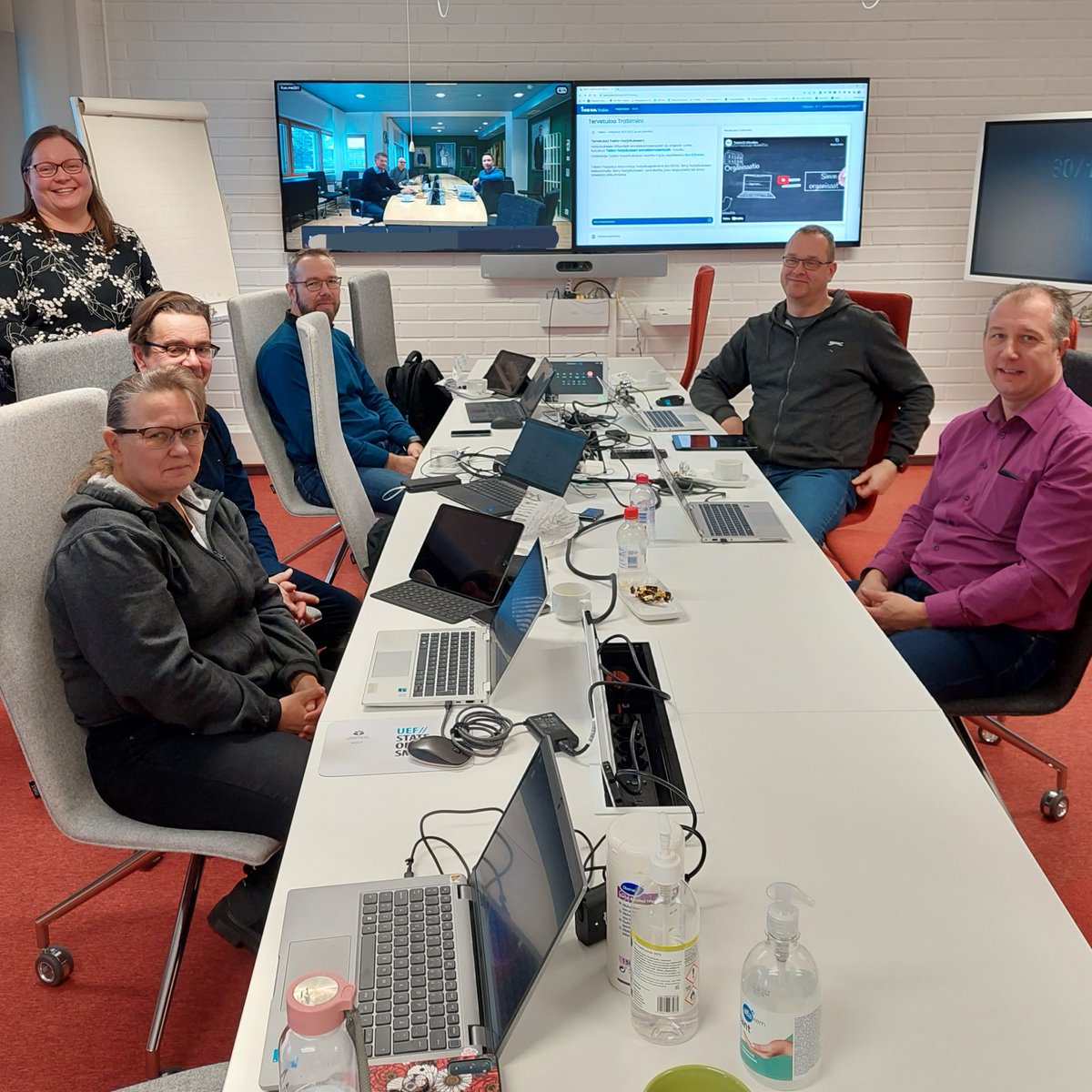 UniEastFinland's tweet photo. Moniammatillinen joukko uefilaisia osallistui Suomen suurimpaan digitaalisen turvallisuuden harjoitukseen #Taisto’on tänään. 

Hienoa yhteistyötä ja oppia tekoälyn, tietojenkalastelun ja hybridivaikuttamisen teemoista!

@DVVfi #digiturva https://t.co/DHPyaEPjdA