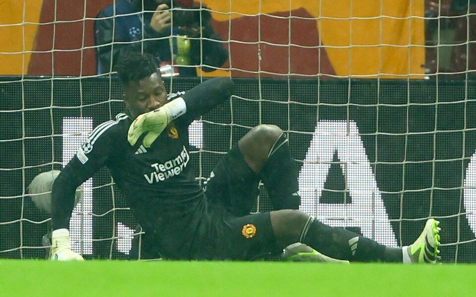 semordas's tweet photo. Tek başına bizi grupta ikinci yapacak aslan parçası.🤣🤭 #GSvMANU #Galatasaray https://t.co/o4pDU0WadX
