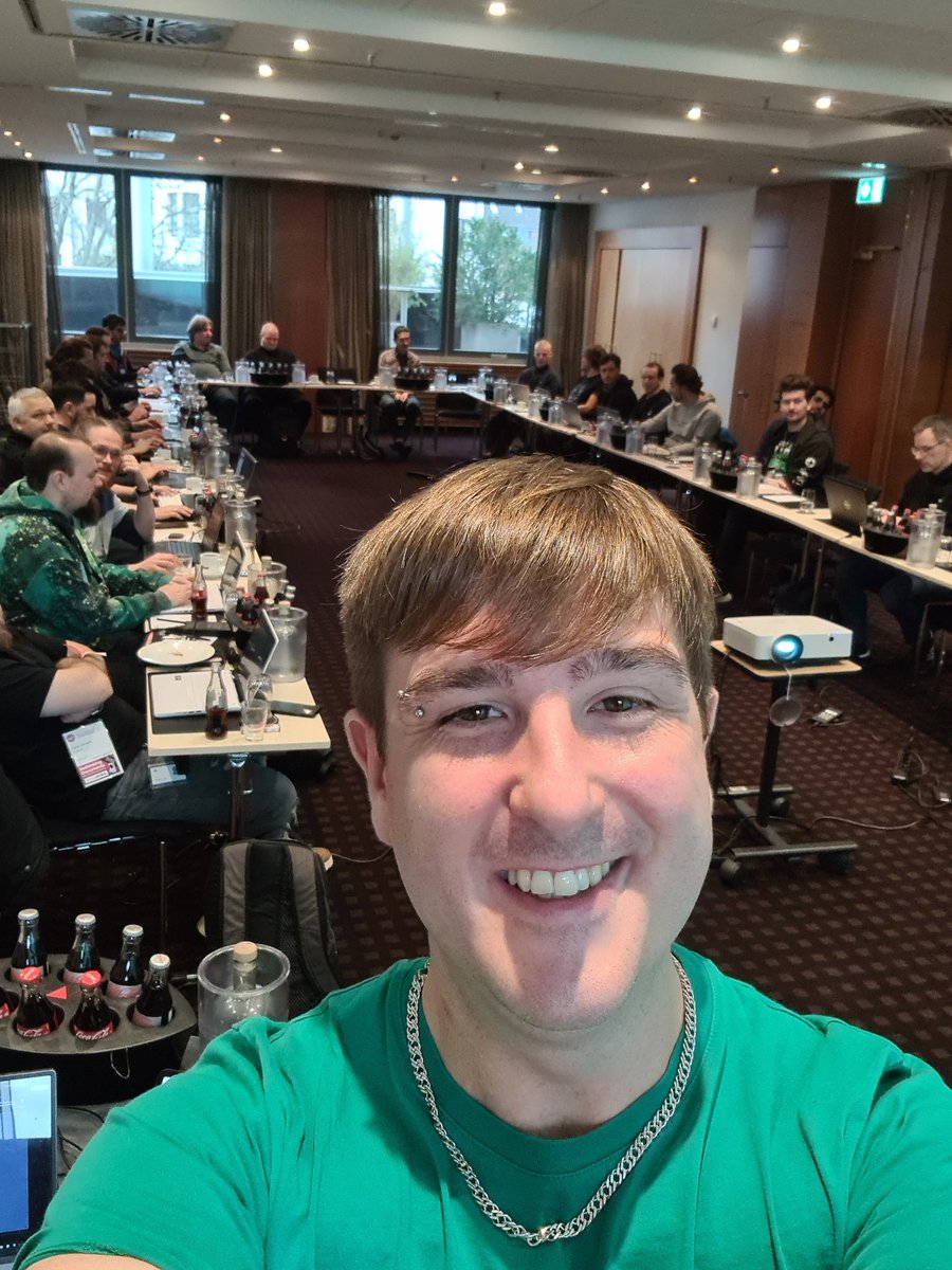 BFreakout's tweet photo. 🎉 Live von der .NET Developer Conference in Köln! Workshop zu "Clean Architecture mit https://t.co/Th4PKiI70m Core" läuft – tolle Diskussionen und brillante Köpfe. #DDC23 #DotNetConf #CleanArchitecture #ASPNETCore @ddc_conference https://t.co/8Rt9DMqwXv