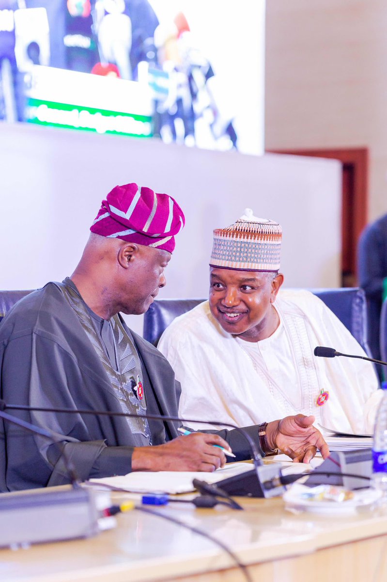 atikuabagudu's tweet image. Recap from yesterday’s momentous event: The Federal Executive Council gave the nod to the revised 2024 appropriation bill, now standing at N27.50 trillion. An important step towards steering our nation’s development journey. 
#NationalDevelopment 
#FECApproval