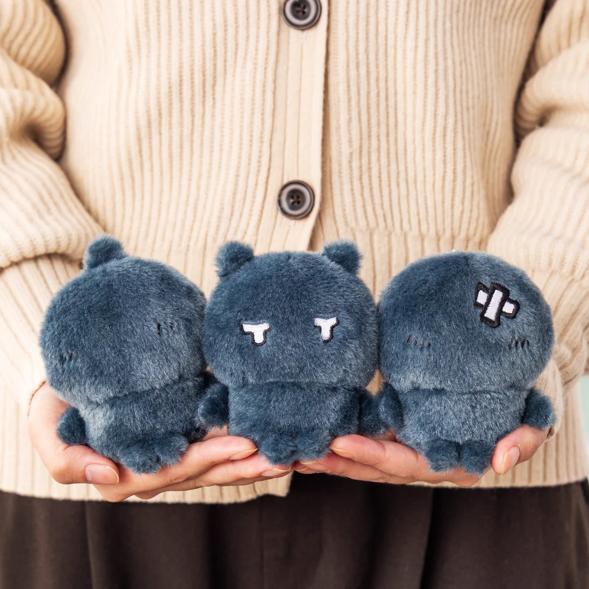 ちいかわ　あのこ　ぬいぐるみ　受注生産　グレーの子　3体マスコットセット GALXZWIasAAeNOd?format=webp&