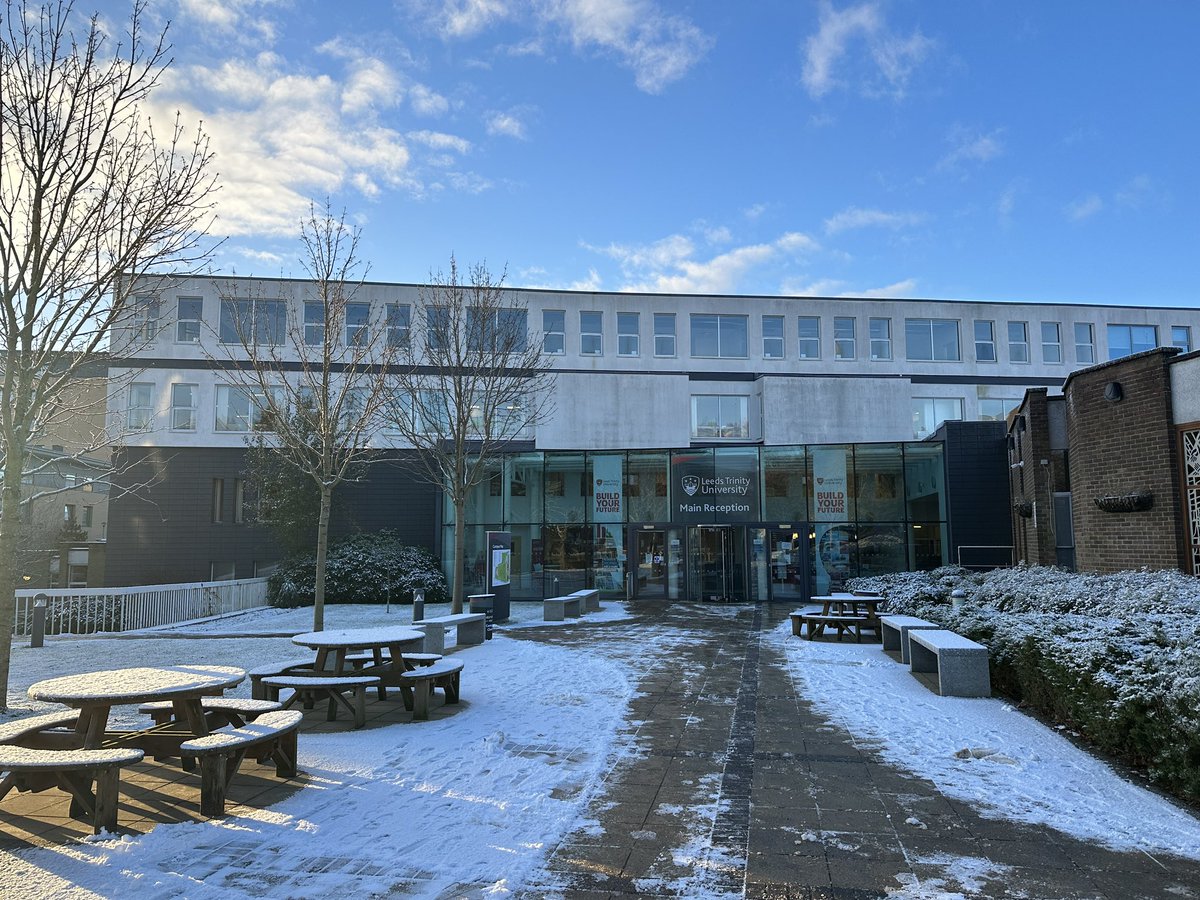 A few pictures from a frosty morning at @LeedsTrinity 🥶