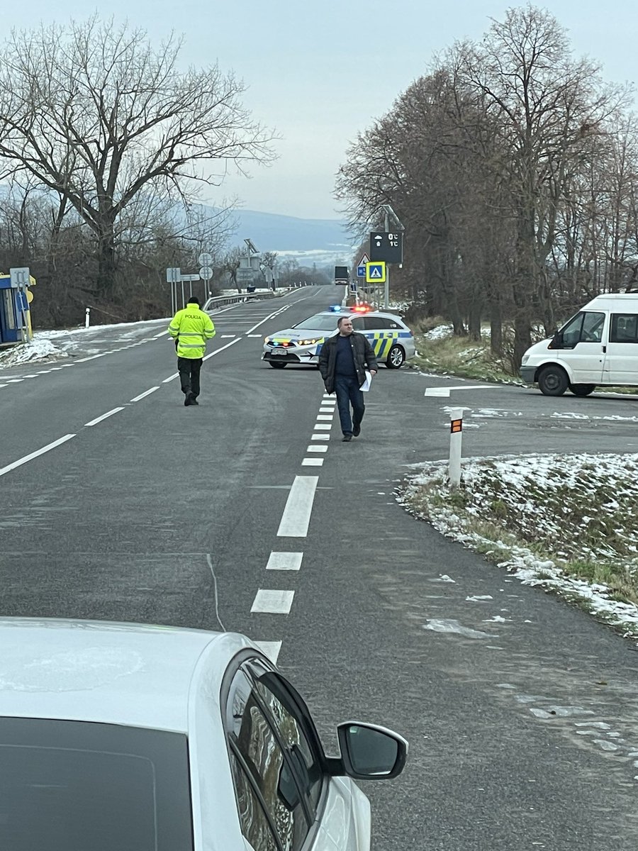 yorkshireaid's tweet photo. 20km of trucks backed up at Slovakia Ukraine border with multiple checkpoints. Thankfully they let us past to go straight through 🙏🏻🇺🇦👏🏻 #ukraineborder #slovakiaborder #ukraine https://t.co/6Fv7KJDK7J