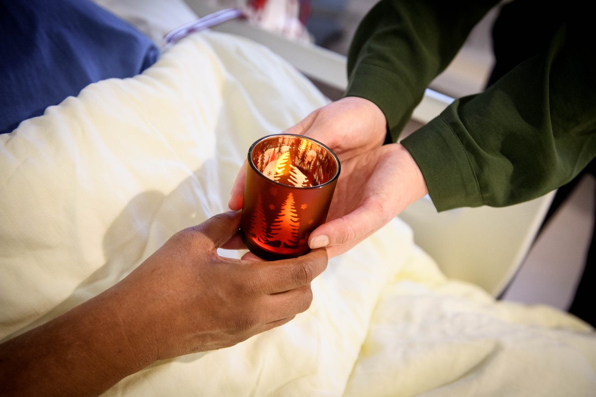Doneer jij ook een kerstlichtje voor de patiënten van Noordwest? Met jouw hulp maak je een belangrijk verschil in het ziekenhuis en steek je de patiënten een hart onder de riem met kerst! Lees meer &gt; bit.ly/3Ua0xP2