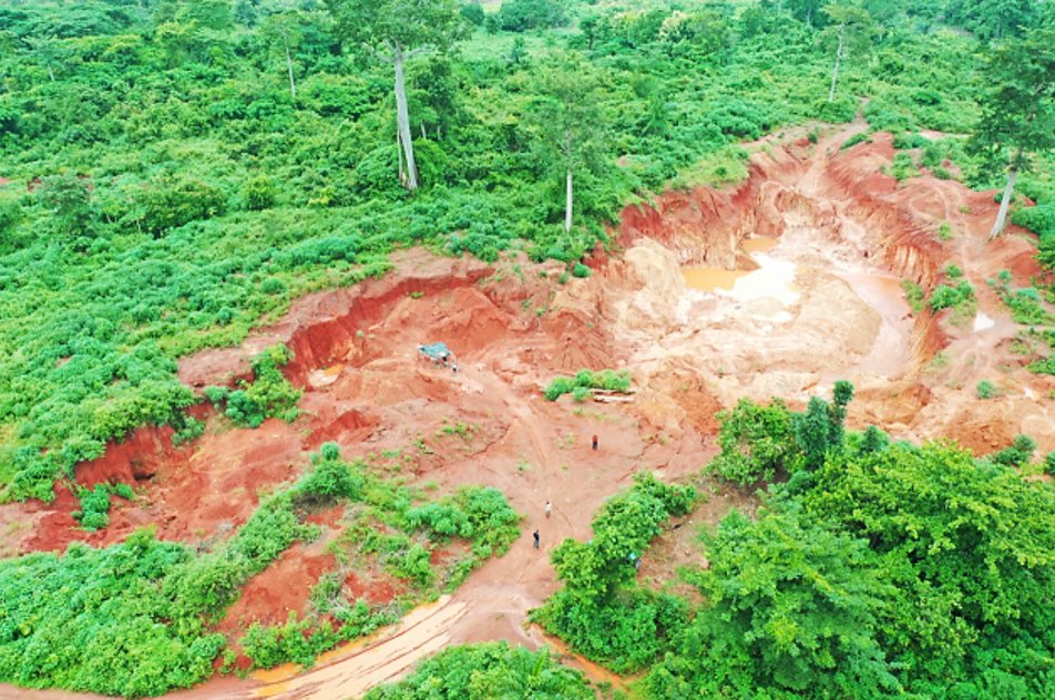 Cheickyvhane's tweet photo. #CIV225 Lutte contre l’orpaillage illégal : 501 individus interpellés et plus de 807 millions de FCFA de matériels saisis en dix mois. 1 098 sites d’orpaillage illégal ont été traités dans 302 localités réparties dans 25 régions administratives (CICG) https://t.co/W7ZIp1pTyj