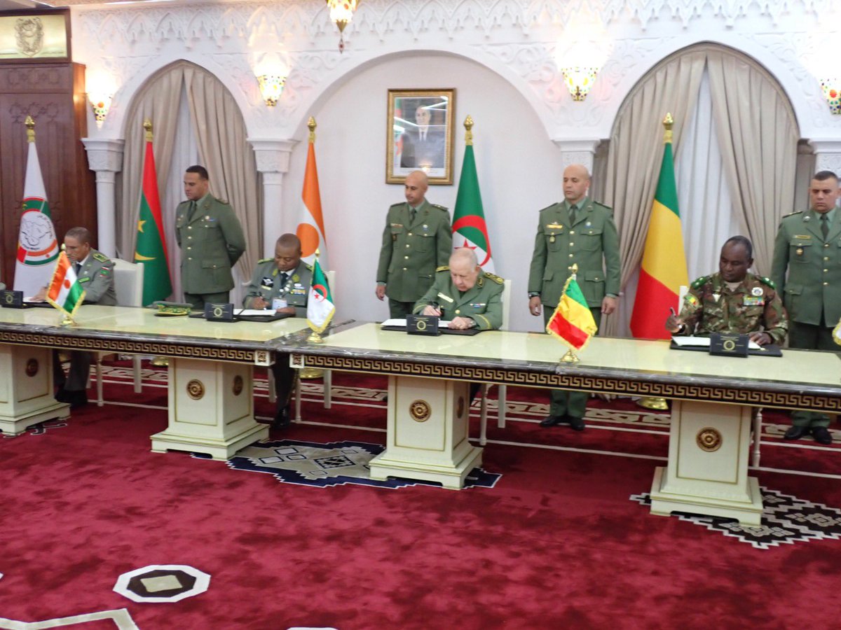 ArmeesNiger's tweet photo. #CEMOC 🇩🇿🇲🇱🇲🇷🇳🇪
Le #CEMA a pris part à la réunion ordinaire des chefs d’EtatMajor des pays membres du #CEMOC en Algérie aux côtés de ses homologues Algérien, Malien et Mauritanien. https://t.co/kACFtLDVJB