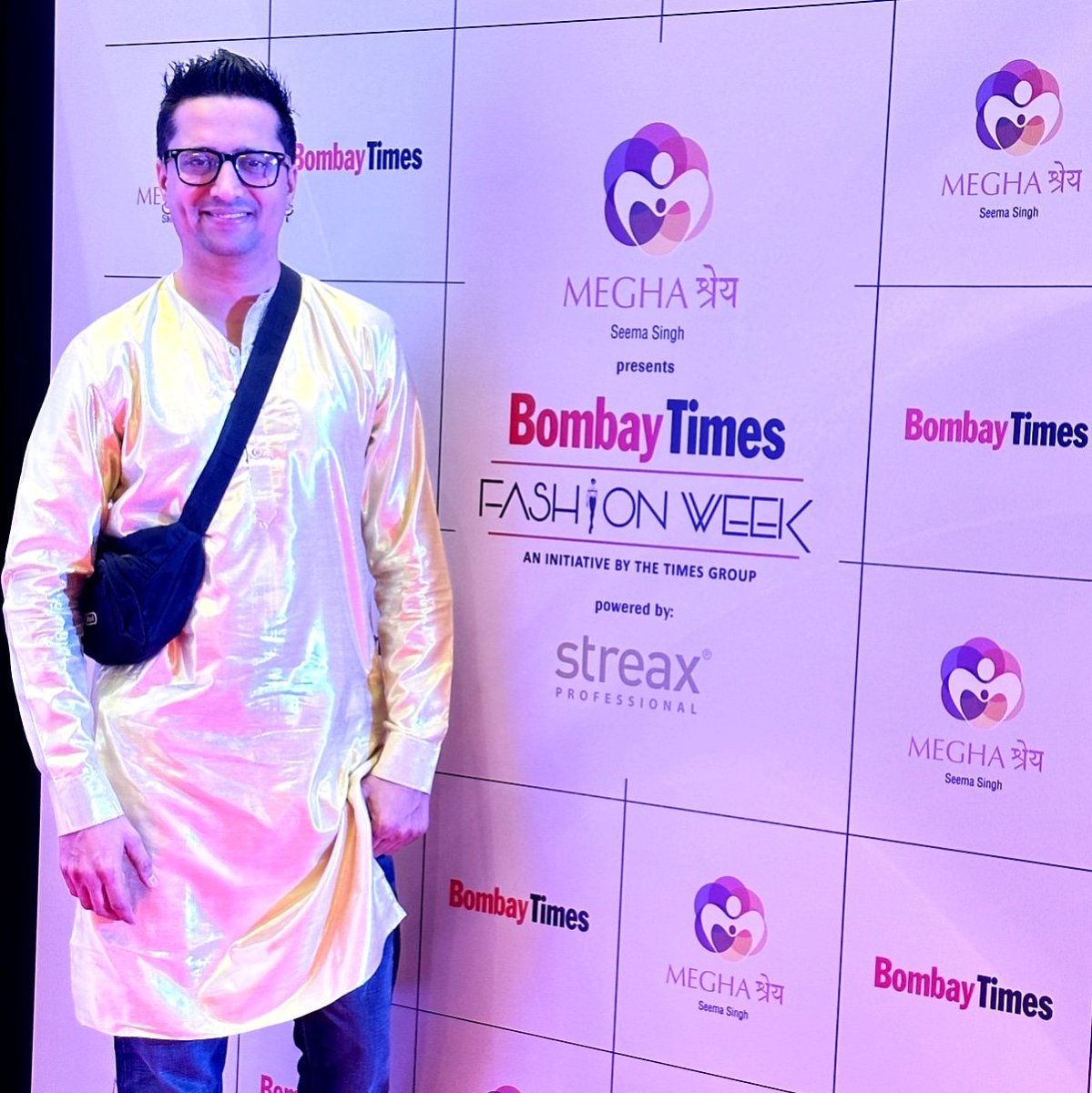 FaizanBollywood's tweet photo. Bombay Times Fashion Week 🌟 DAY 3
#DubaiAwardWinner #FaizanAnsari #Celebrityguest #Bollywood #beautiful #Meradilyepukareaaja #celebrities #photooftheday #bombaytimes #Designercostume #Bombaytimesfashionweek #NatashaBharadwaj #Maanmerijaan #King #celebrities #celebritylife https://t.co/rsyX9VECzq