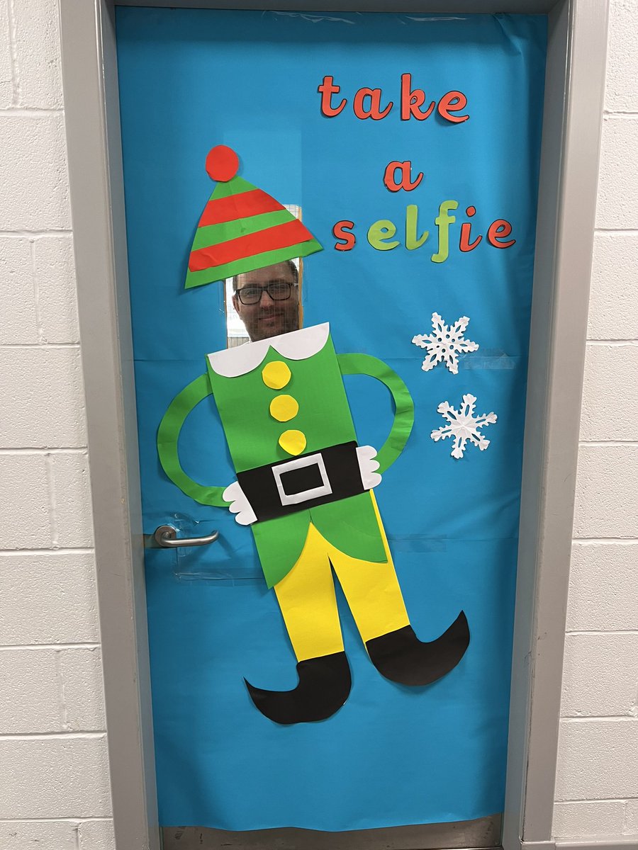 A cheeky little elf sneaked into school very early @Mrs_HteacherRE and broke into my classroom and created a Photo Booth #xmasdoor #fundraising @HolyroodSec @MrsHernonTweets @mariannemccoy10