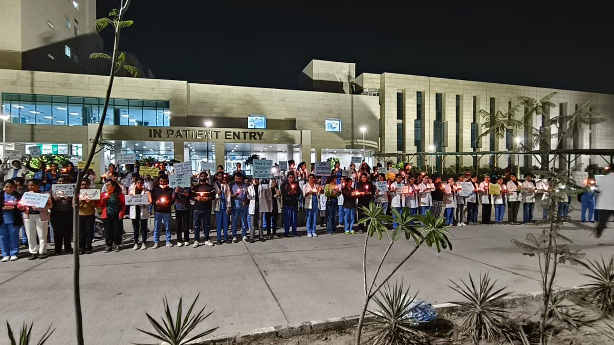 Shivapareekk's tweet photo. peaceful candle march by Nursing officer at AIIMS Bathinda 5th Day advocating for their rightful legal demands. Let nurses unity light the way for justice and positive change.
@harish_kajla 
@PMOIndia @MoHFW_INDIA 
@mansukhmandviya @AIGNFNURSES 
 @BhagwantMann 
#UnityForChange https://t.co/4jLJCuihET