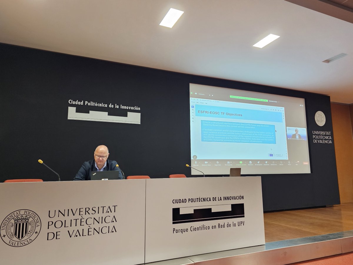 eirgeu's tweet photo. The @ESFRI_eu #EOSC Task Force was presented by
@BeckmannEOSC. Two main objectives for the current period include the EOSC landscape defragmentation and increasing #FAIR data productivity. The first TF workshop on the latter is organised in Milan on 22-23 January #eirg @eu2023es https://t.co/sxjmM7vZRj