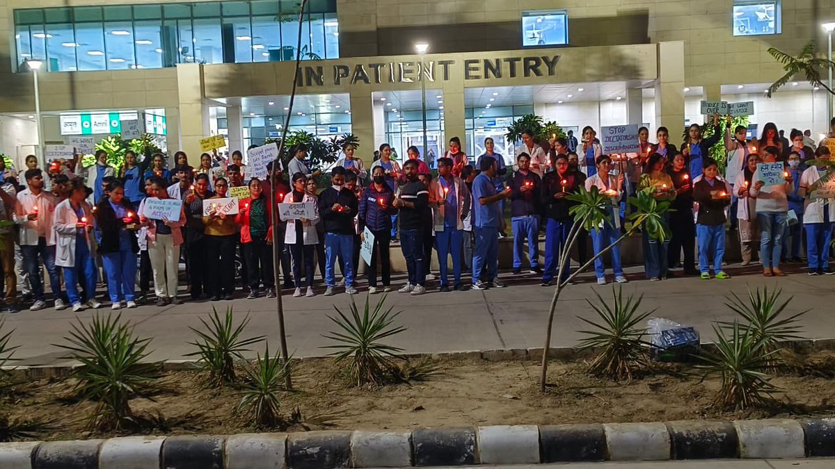 Shivapareekk's tweet photo. peaceful candle march by Nursing officer at AIIMS Bathinda 5th Day advocating for their rightful legal demands. Let nurses unity light the way for justice and positive change.
@harish_kajla 
@PMOIndia @MoHFW_INDIA 
@mansukhmandviya @AIGNFNURSES 
 @BhagwantMann 
#UnityForChange https://t.co/1psDZkzhlo